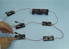 【精品微课】九年级物理名师微课视频：连接串联电路和并联电路（人教版）