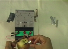 【精品微课】九年级物理名师微课视频：自制水果电池（人教版）